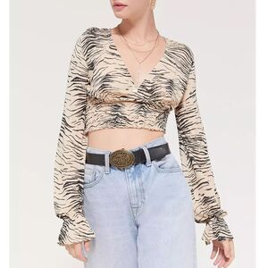 URBAN OUTFITTERS UO Taran Smocked Printed Surplice Crop Top Sz M